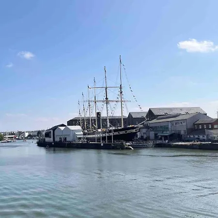 Harbour House Entire Townhouse With Harbour Views, Sleeps Up To 7 People Apartment Bristol