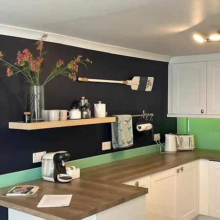 Harbour House Entire Townhouse With Harbour Views, Sleeps Up To 7 People *