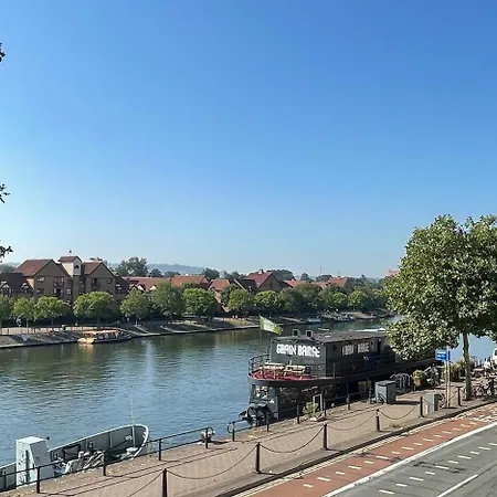 Harbour House Entire Townhouse With Harbour Views, Sleeps Up To 7 People Apartment *